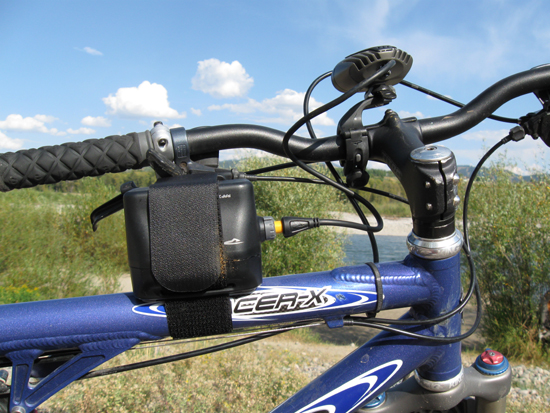 bicycle light mounted with battery on mountain bike