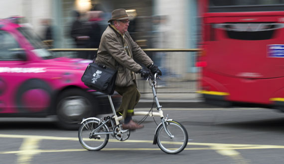 ruban cyclist commute by bike