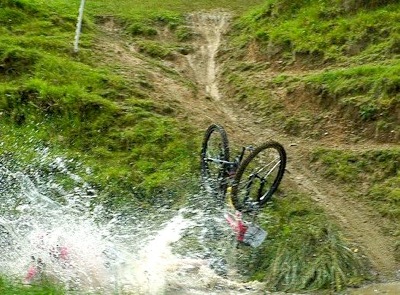 MTB crash into river