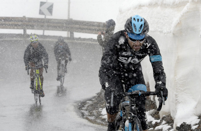 Sky-team-rider-climbing-during-snow-storm