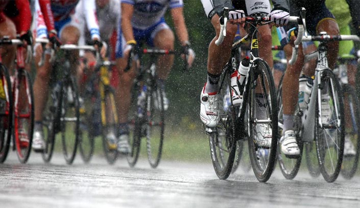 group cycling / racing in the rain