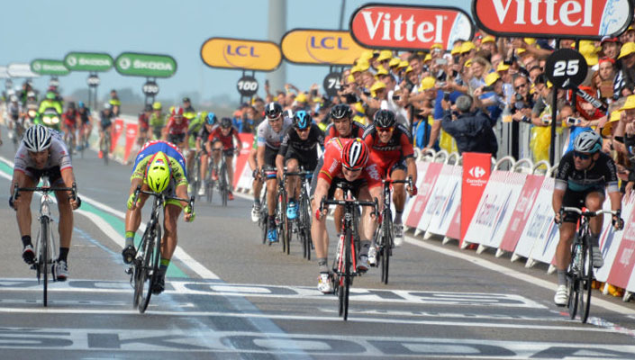 Andre Greipel sprints and lunges for stage 2 win