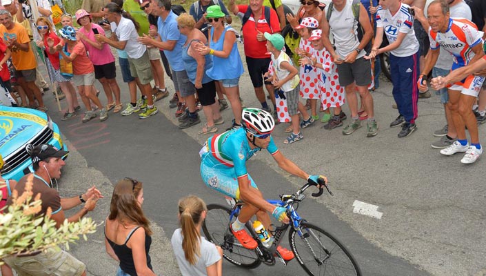 Nibali wins stage 19
