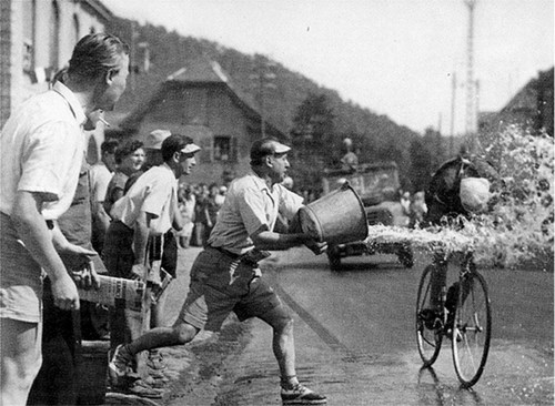 le tour water bucket
