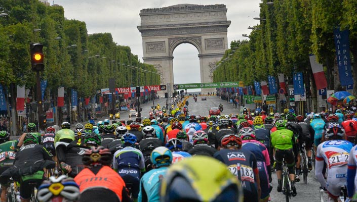 2015 Tour de France finishes in Paris on the Champs-Élysées