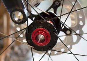 Thru-axle fork and disc brakes on HOY Bikes Alto Irpavi 2016 line