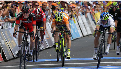 TDU: Simon Snatches Stage Three, Farrar Snatches Fan's Bike