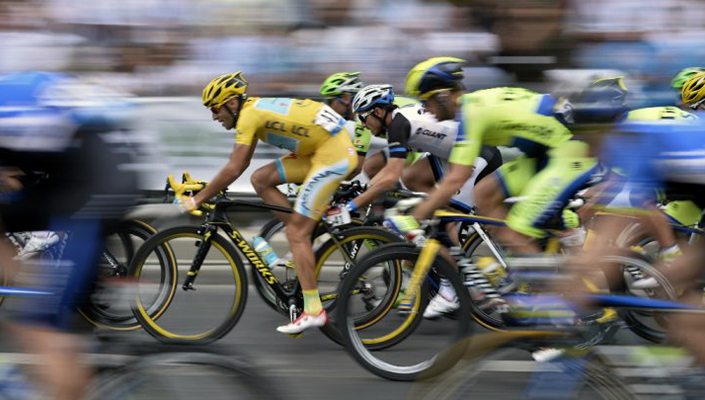 Yellow jersey out front Tour de France 2015