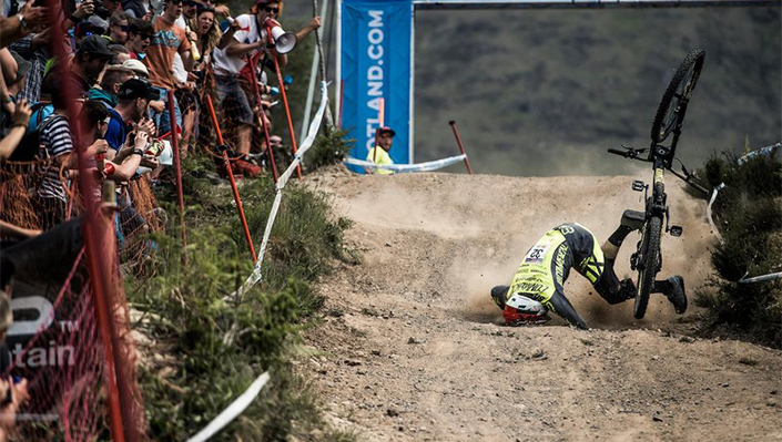 George Brannigan goes down at UCI World Cup. Would a neck braces help?