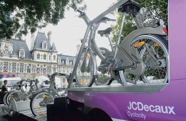 Vélib' bike share operated by JC Decaux