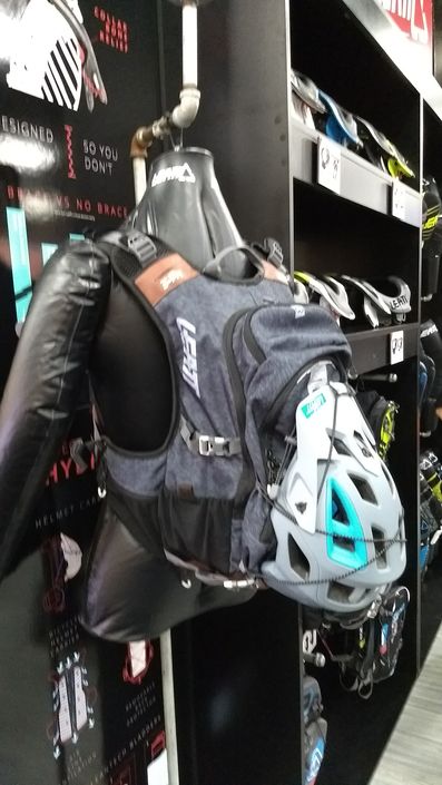 Leatt DBX XL 2.0 hydration backpack