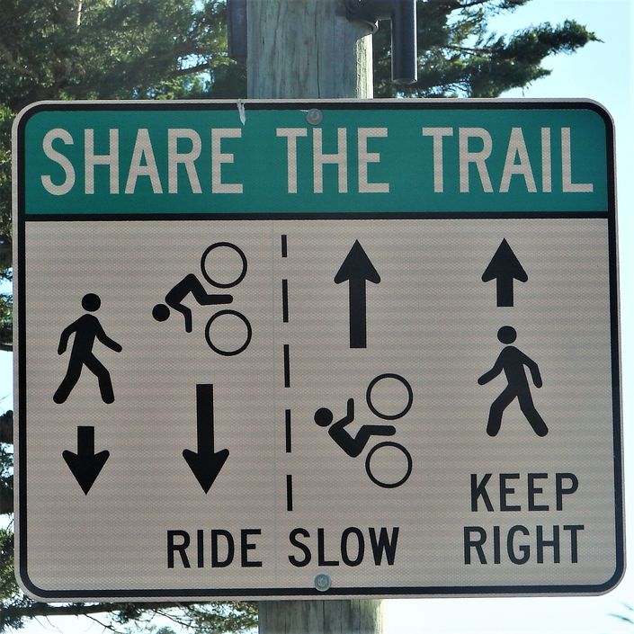 Share the Trail - in the US, pedestrians keep right
