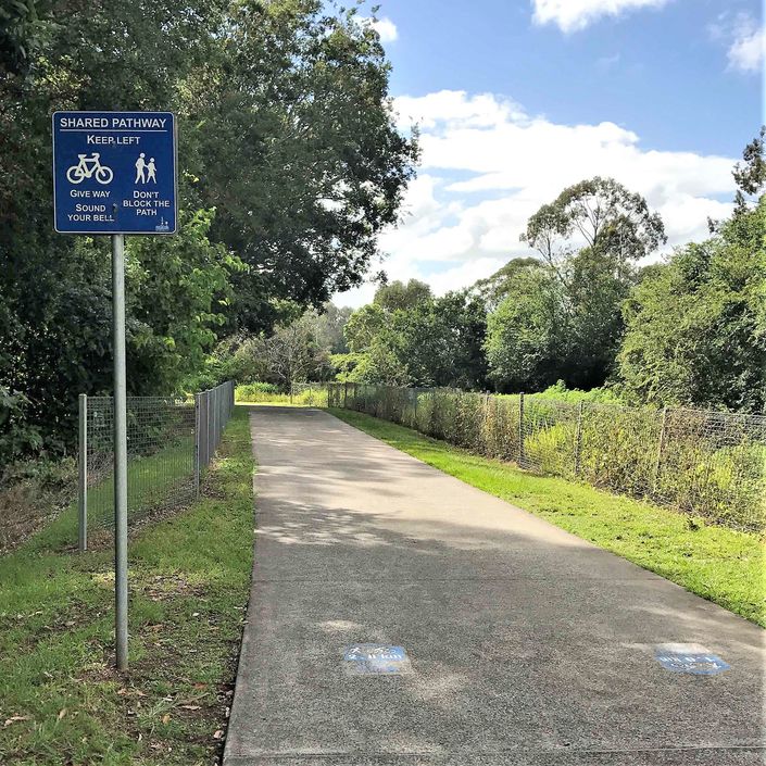 Shared Pathway - in Australia, pedestrians keep left