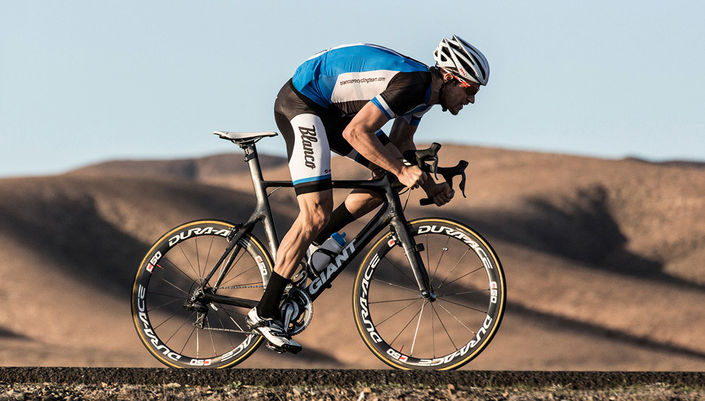 Theo Bos training on Giant Propel Advanced SL