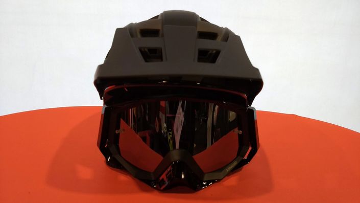 Limar Delta Enduro Bike Helmet with ROC Gravity Goggles