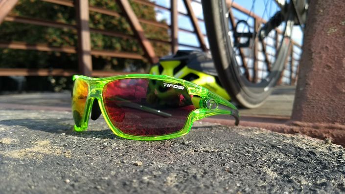 Crystal Neon Green w/ Clarion Red/AC Red/Clear Lenses Details about   Tifosi Amok Sunglasses 